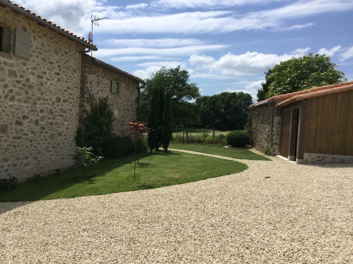 Bed and Breakfast Les Epis Du Vent Adilly Exterior foto